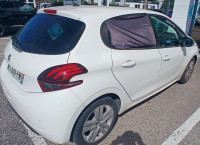 Peugeot 208 PureTech 82ch S&S BVM5 Signature