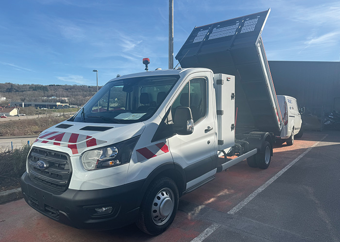 Photo Ford Transit Fourgon 2T Chassis benne